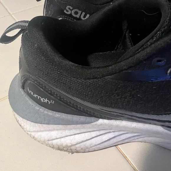 Saucony Triumph 22 size 8.5 - Picture 2 of 9